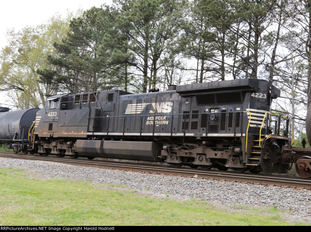 NS 4223 serving as DPU on train 350